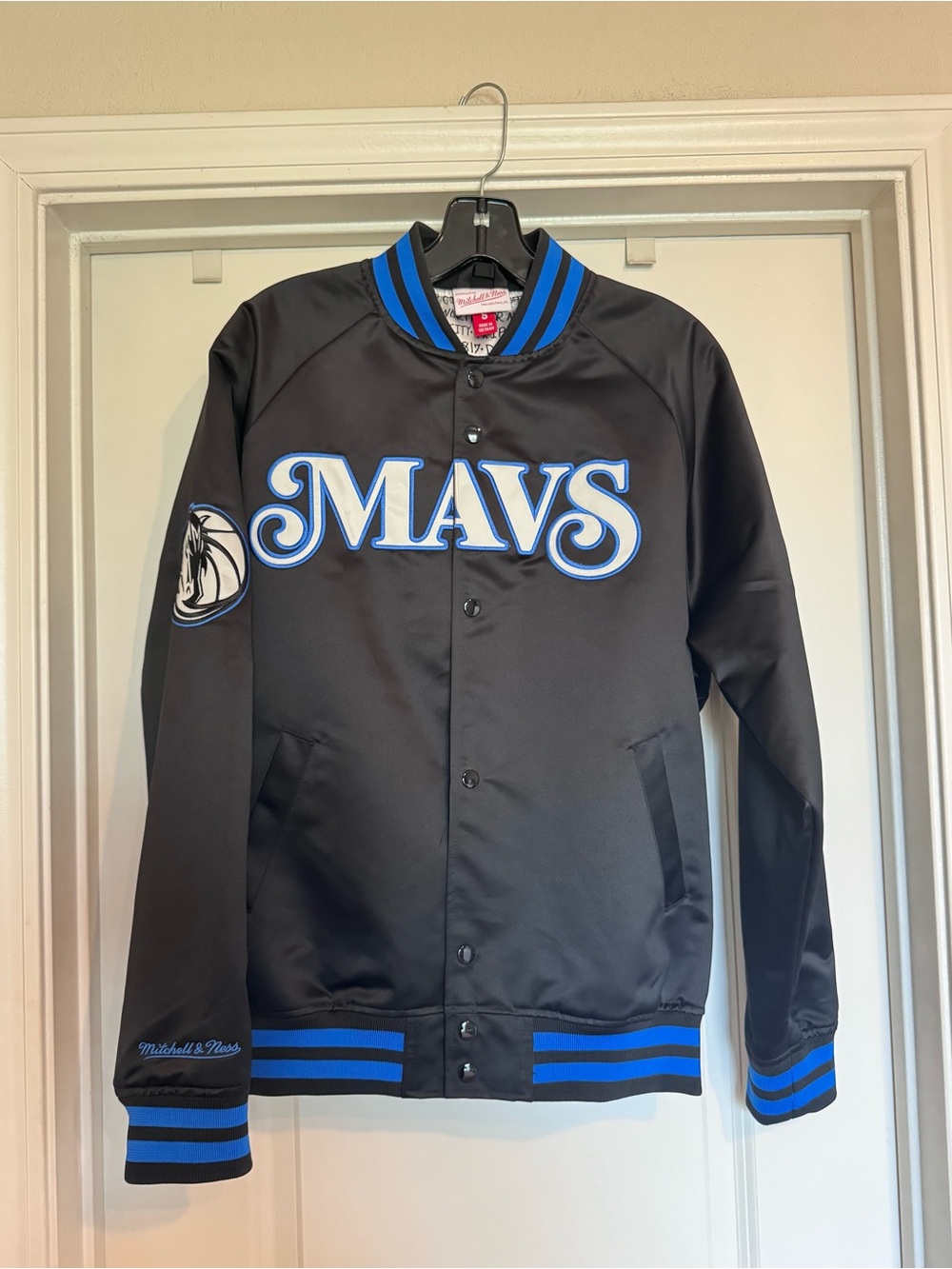 Mitchell & Ness Dallas Mavericks Black Satin Mavericks Jacket - Limited Edition